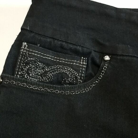 Reitmans Jeans Women's Size 11 Black Flare Leg With Embroidered Pockets Pull On - Picture 9 of 11